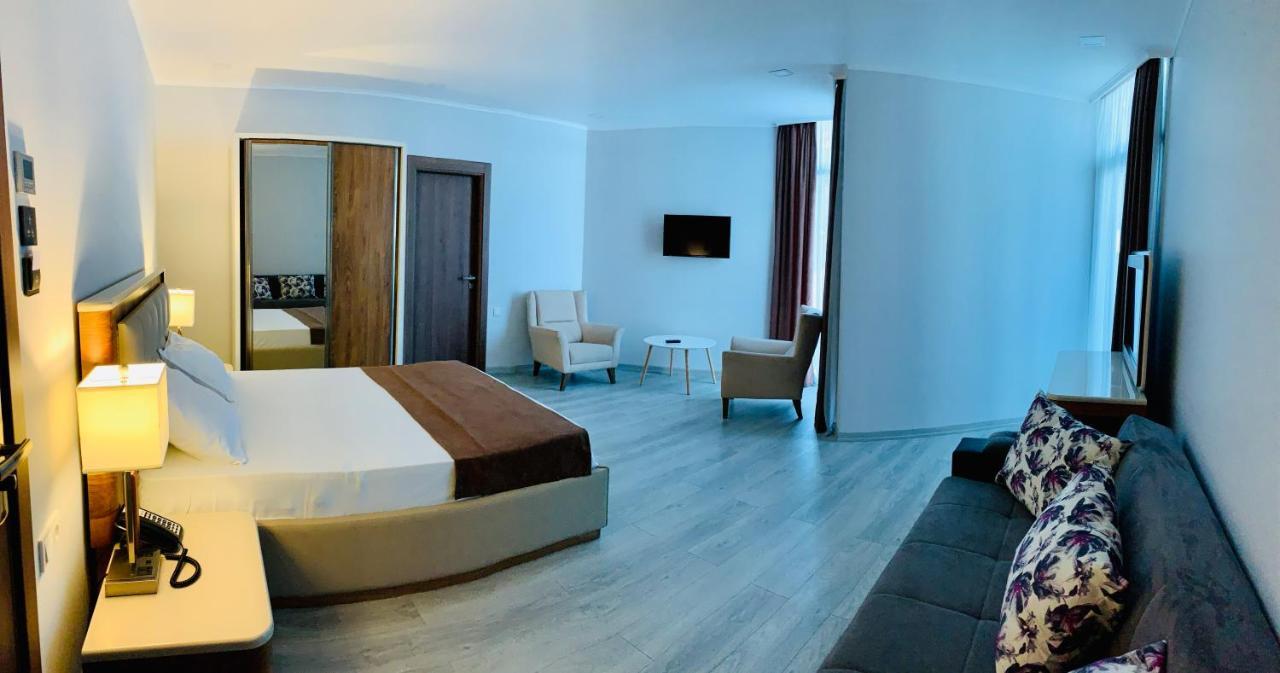 Hotel Tsereteli Palace Batumi Exterior photo